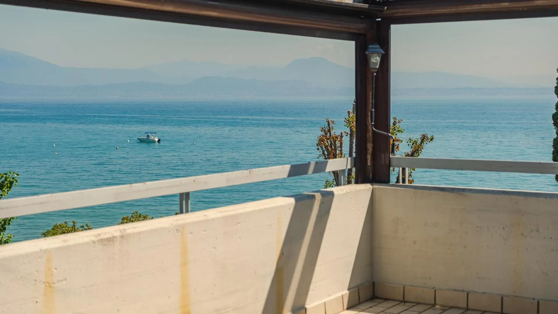 Sirmione Sunrise Terrace - Italian Homing Apartment